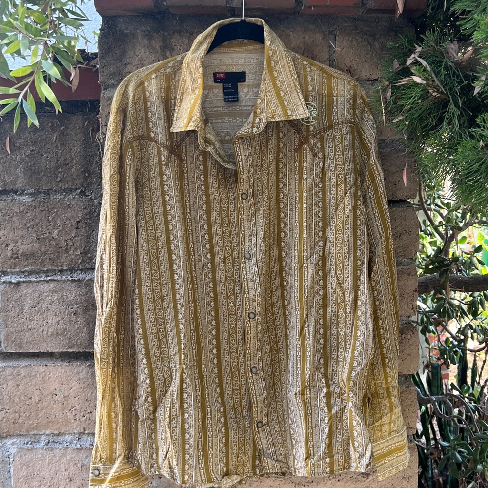 Diesel mustard Cotton Fabric size L women’s western style pearl snap vintage.